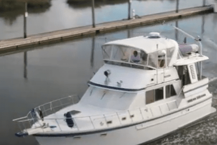 a small boat in a body of water