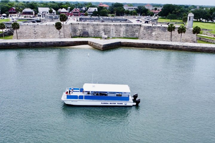 a small boat in a body of water